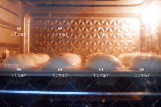 180的预热烤箱，预热好放入，转上下火175度烘烤20分钟左右，中途观察上色满意及时盖锡纸。