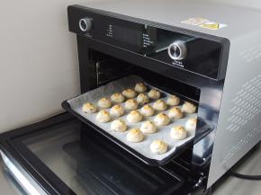 时间结束之后关闭电源，取出烤盘。