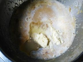 加入奶粉、水和玉米油