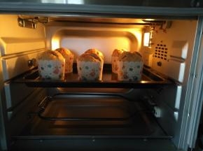 放入预热好的烤箱中层上下火14度35分钟