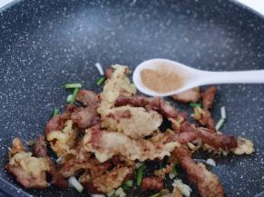 加入椒盐粉，孜然粉，喜欢吃辣的还可以加一些辣椒粉！