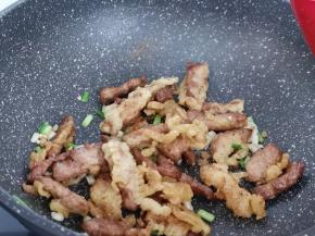 快速翻炒均匀，即可出锅！