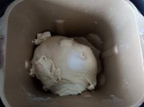 4.一个揉面程序后加入盐
