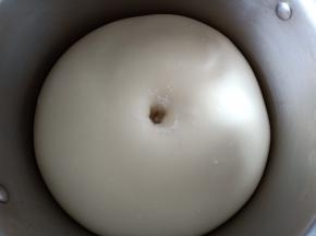 7.手指蘸面粉戳洞不塌陷不回缩就可以了
