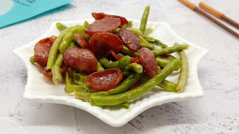 腊肠炒缸豆