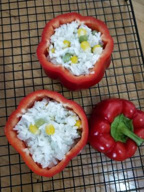 把米饭装进去。