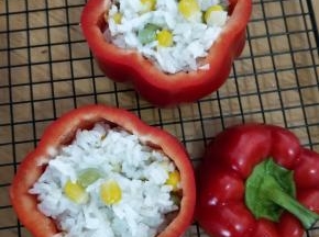 把米饭装进去。