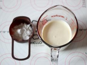 淡奶油加糖粉打发