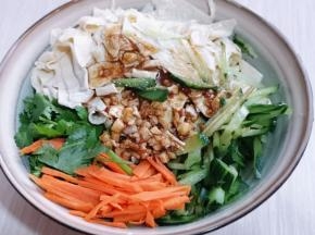 将调好的调味汁淋上去！