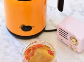 盖好盖子，启动沸水模式，待煮好后变成保温模式，就可以喝啦！