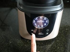 按功能键（上下箭头）选择玉米汁功能;