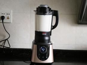 距离程序结束大约剩余5分钟左右的时候破壁机开始搅打，一开始是3档速度，然后剩余3分钟左右的时候是8档速度；