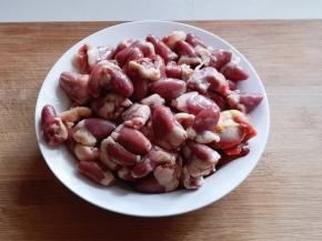 今天去买菜看到鸡心挺好的，于是买点儿回来！