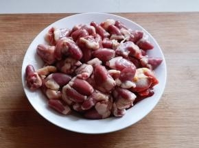 今天去买菜看到鸡心挺好的，于是买点儿回来！