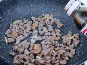 再加生抽，蚝油！