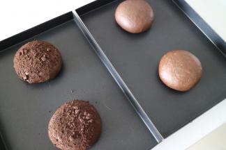 摆上烤盘二次发酵，温度36-38。湿度75%