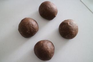 分成四等份，室温醒发25-30分钟左右