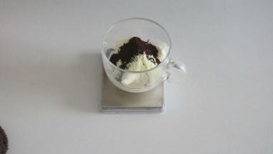 然后制作奶酪馅儿，所有的材料放入碗中