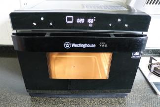 上下管温度一一调整为160度，按确定后蒸烤箱开始预热；