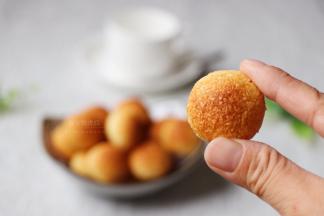 成品。看，这款蒸烤箱受热很均匀，烤出来的椰蓉球个个上色都差不多，金灿灿的让人食指大动呀。