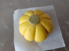 11.粘到南瓜顶端
