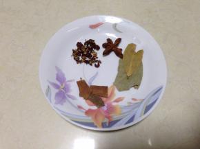 
准备香料入盒