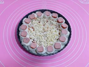 撒上一层马苏里拉芝士！