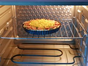 入烤箱中层，190度预热5分钟！