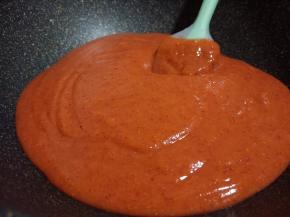 3.将山楂放入破壁机或料理机，加入适量水打成糊，追求细腻的可以再过筛一遍
