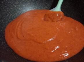 3.将山楂放入破壁机或料理机，加入适量水打成糊，追求细腻的可以再过筛一遍
