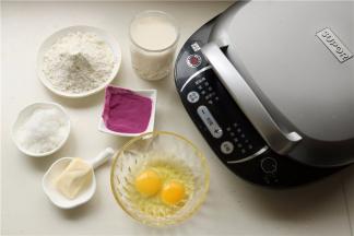 准备好食材和电饼铛。