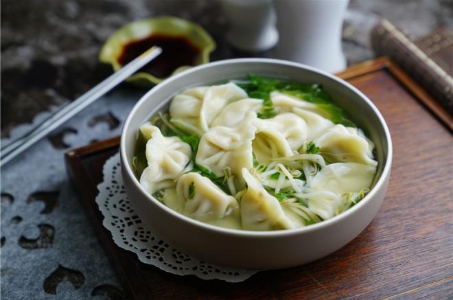 豆芽青菜汤饺