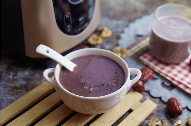 红枣核桃黑米粥