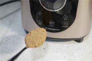 然后后面的烹饪工作就全都交给西屋破壁机了。在预约的时间到之后，完成了烹饪模式，按个人喜好添加糖，白糖红糖都行，我加入了红糖。