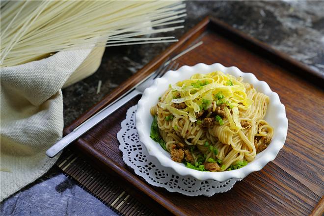 肉末蛋丝拌米粉