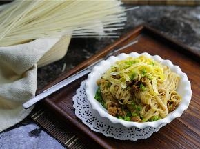 这样子一份肉末蛋丝拌米粉就完成啦。