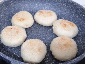 小火烙制，记得时不时的需要翻面呦～