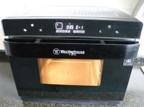 接通电源，启动西屋蒸烤箱，选择菜单中的蒸汽功能，按确定键；