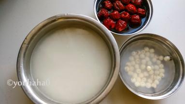 准备要用到的材料，糯米提前用清水浸泡3~4个小时，莲子泡发后去芯，红枣浸泡洗净待用。