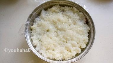 在红豆沙上再铺一层糯米饭