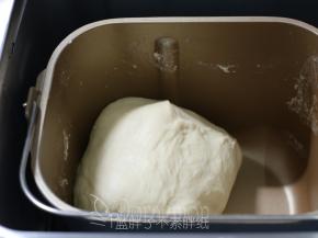 直到面团光滑柔软。