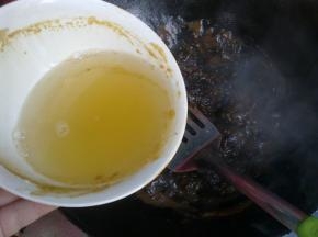 如果面糊下锅后结块，立刻再添冷水进去。