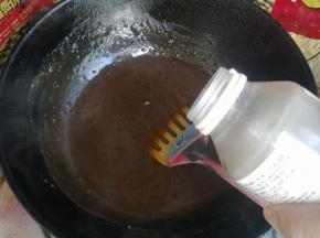 关火加入味精。