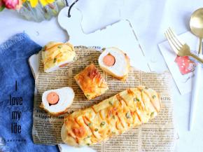 烤好的面包立即脱模，放在烤网上晾凉。