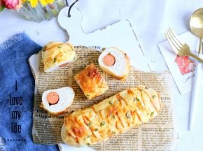 烤好的面包立即脱模，放在烤网上晾凉。