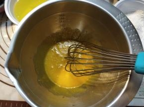 搅拌均匀，细砂糖完全融化。