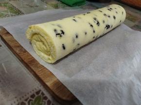 最后打开油纸，切小块即可食用。