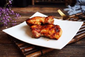 烤好后即可装盘食用。