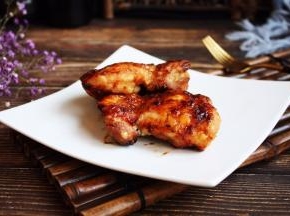 烤好后即可装盘食用。