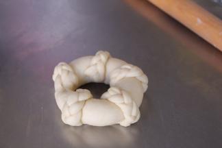 然后围城圆形，捏紧